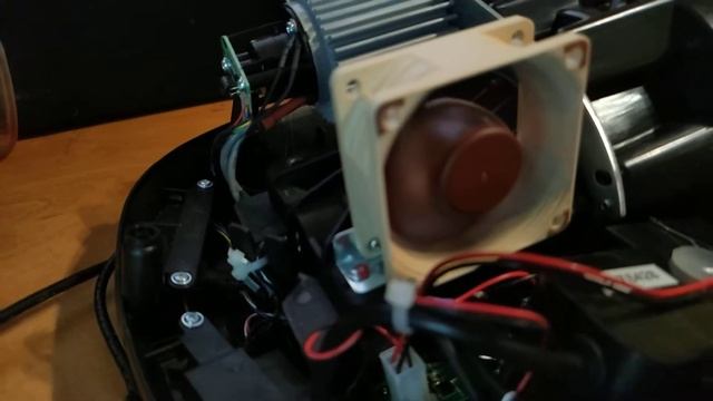 Вентилятор для руля Thrustmaster T300 замена на Noctua NF A6x25 FLX