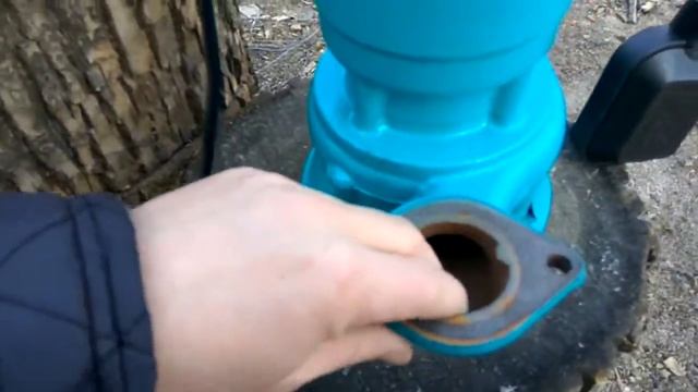 Как надеть пожарный шланг на фекальный насос.