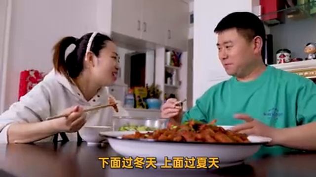 【超小厨】媳妇怀孕真难伺候，老公整10斤鸡爪安慰，虎皮凤爪配上香甜稀饭，太香了！ смотреть онлайн