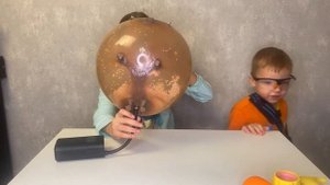 Накачиваем игрушки-антистрессы электрическим насосом!