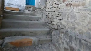 Туннели, арки и наскальные дома в старинном селе Бухты Гунибского района в Дагестане