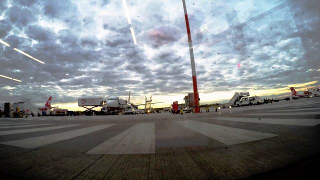 TEGEL AIRPORT TIMELAPSE смотреть онлайн