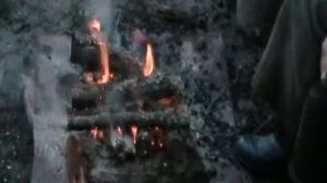 Как разжечь костёр из сырых дров за одну минуту