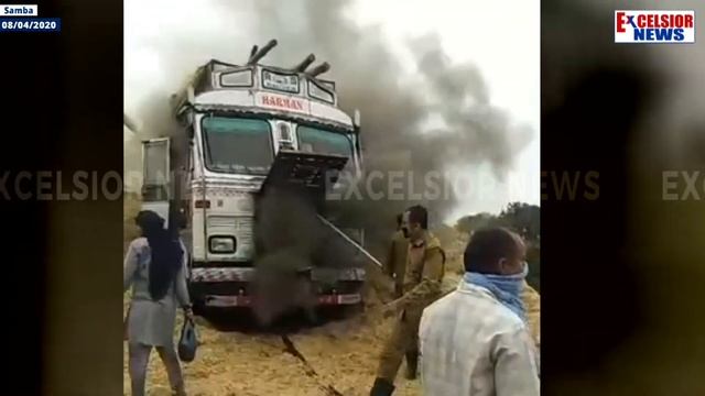 Samba: Truck Loaded With Fodder Catches Fire смотреть онлайн
