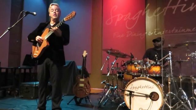 Steve Oliver doing I Know. смотреть онлайн