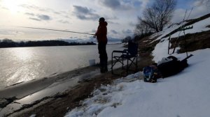 Рыбалка ранней весной))) Лещ на донки!!!
