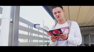 Актер Глеб Пускепалис читает отрывок из книги "Последней главы не будет" Полины Елизаровой