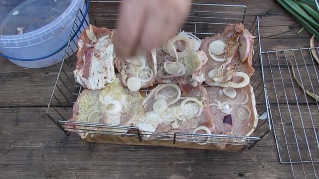 Отбивные из свинины отбивные из говядины на костре с сыром / Chops on a fire with cheese