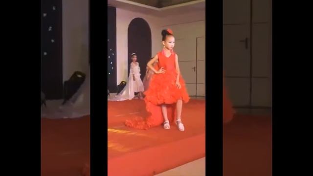 Бальное блестящее платье со шлейфом, пышные модные вечерние платья с цветами для девочек, детская