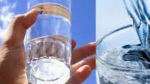 КАЖДУЮ НОЧЬ СТАВЬТЕ ПОД КРОВАТЬ СТАКАН ВОДЫ! РЕЗУЛЬТАТ ВАС УДИВИТ