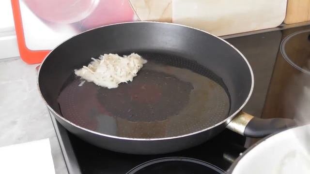 Как я быстро готовлю драники с чесночно-сметанный соусом?