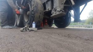 Замена колеса на тонаре в дороге!!!