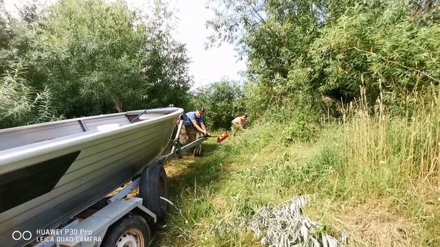 Лодка на лафете едет к машине сама смотреть онлайн