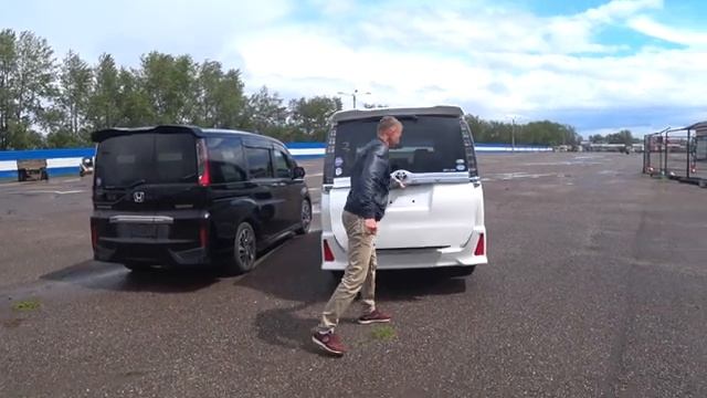 HONDA STEPWGN VS  TOYOTA VOXY - ДВА РАВНОЗНАЧНЫХ АВТОМОБИЛЯ смотреть онлайн