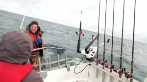 Ловля лосося в море.
