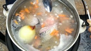 Уха по-Царски СТАРИННЫЙ РЕЦЕПТ на костре из сома и красной рыбы