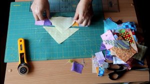 Простое лоскутное одеяло из обрезков тканей (Быстро, легко + эскизы)