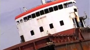 корабль выбросило на берег.wmv