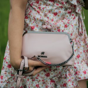 Женская сумочка мини саквояж на цепочке с фермуаром кросс боди из мягкой натуральной кожи