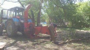 Измельчитель веток на тракторе