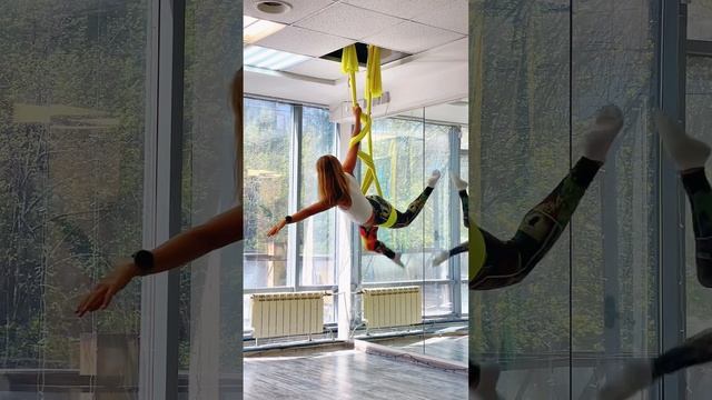 Сложная связка в гамаке со срывом. Для опытных аэройогов ? смотреть онлайн