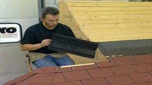 6. Установка вентиляционного конька на битумной черепице IKO.