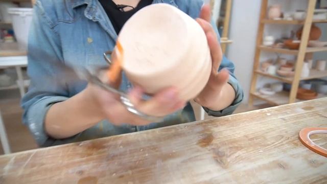 How to use TAPE as a Glaze Resist & Information about my new Glazing Class! Tape Resist Pottery смотреть онлайн