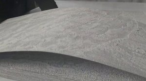 Листовой камень ZIKAM Stone в серо-белых тонах на основе гибкого микроцемента