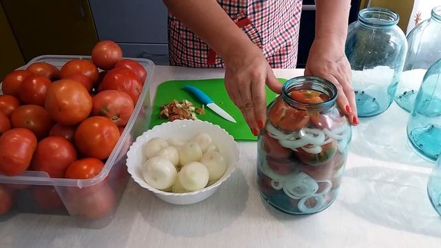 КРУПНЫЕ Помидоры Половинками С ЛУКОМ  на зиму, "Пальчики оближешь". Более Развернутый рецепт. смотреть онлайн