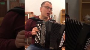 Нияз Сафиуллин баянга жырлый