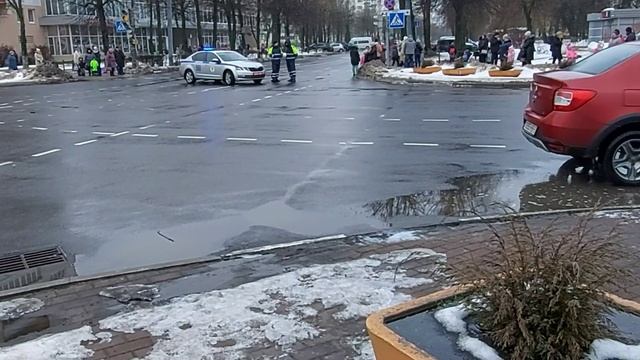 Скоро Новый год!Парад Дедов Морозов и Снегурочек.Ярмарка. смотреть онлайн