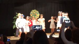 Финальный танец детского спектакля "Незнайка"