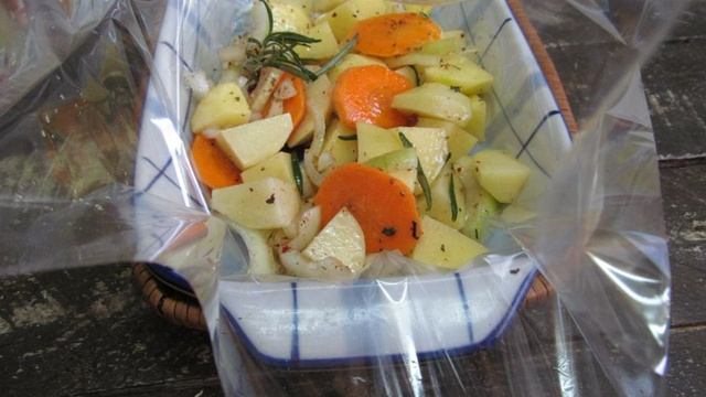 Курица в духовке с картошкой в пакете для запекания