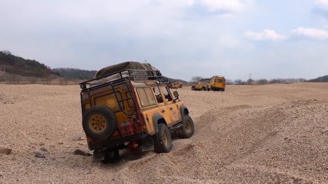 1/10 Scale Land Rover DEFENDER 90/110 Off Road | Camel Trophy Trail with ADRC смотреть онлайн