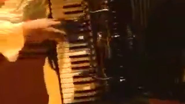 Японец жжот под баян русские напевы ха ха ха