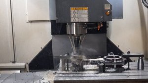 Расточка отверстий шатуна под шейку вала и палец поршня