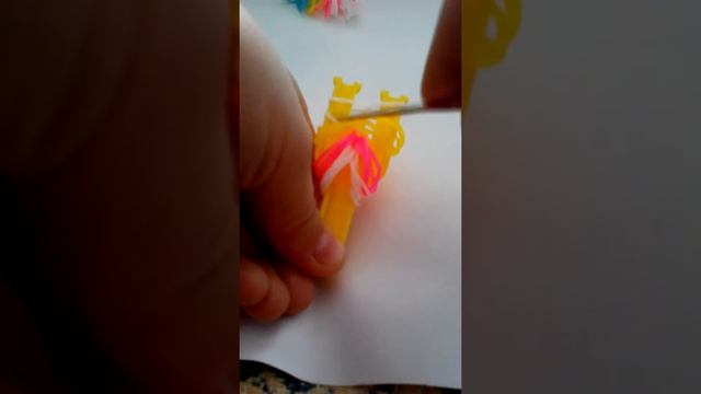 Перышко из резинок на рогатке смотреть онлайн