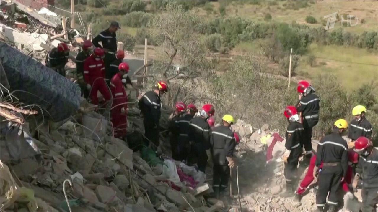 В Марокко спустя три дня после землетрясения под завалами найден живой новорожденный ребенок