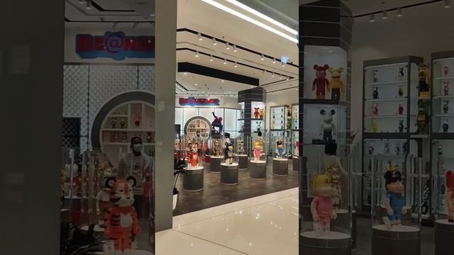 Коллекционные медведи, Be@rbrick,  Дубаи Молл, ОАЭ. Collectible bears, Dubai Mall, UAE