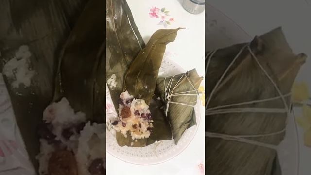 Вкусная еда , Цзунцзы ! Или рисовая клейка из листья бамбука ! смотреть онлайн