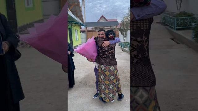 Ехал домой чтоб поздравить Маму и Папу С Днём Рождением! #сднемрождениямамочка #поздравлениемаме смотреть онлайн