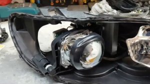 Audi Q7. Решение проблемы освещения: замена линз на Hella 3R.