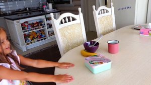 РОДИТЕЛИ ПОССОРИЛИСЬ! Амелька пытается помирить маму и папу! Родители как маленькие!