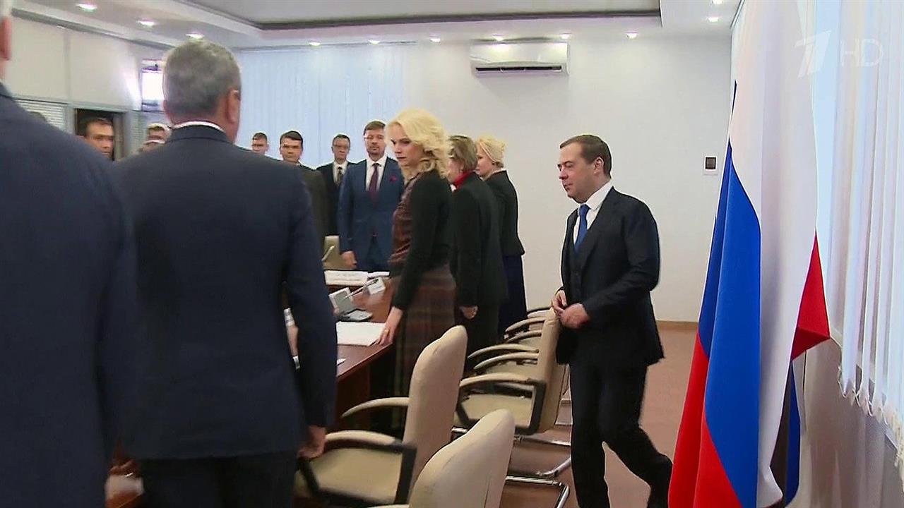 Дмитрий Медведев провел совещание в центре вирусологии и биотехнологий "Вектор" под Новосибирском