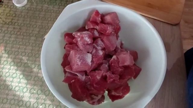 Приготовленное мясо в кастрюле АМС получается как "Шашлык" смотреть онлайн