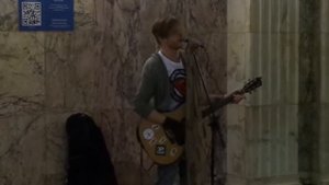 Россия, Москва, метро Таганская. Музыка в метро.