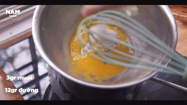 Bánh Bông Lan Trứng Muối với 2 loại sốt KHÔNG cần lò nướng | Sốt Phomai và Sốt Dầu Trứng смотреть онлайн