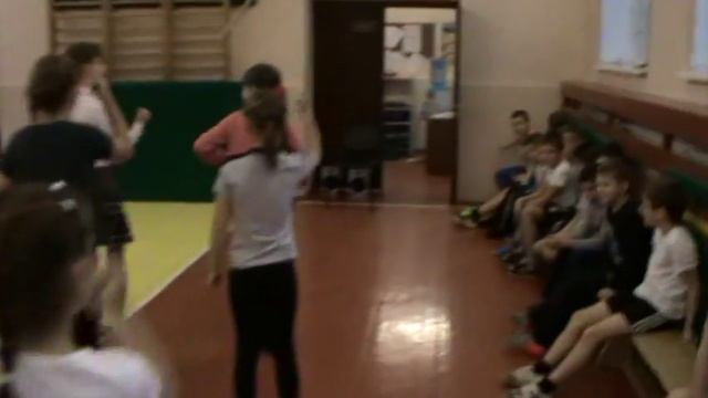 Флешмоб на уроке физкультуры в 1 корпусе смотреть онлайн