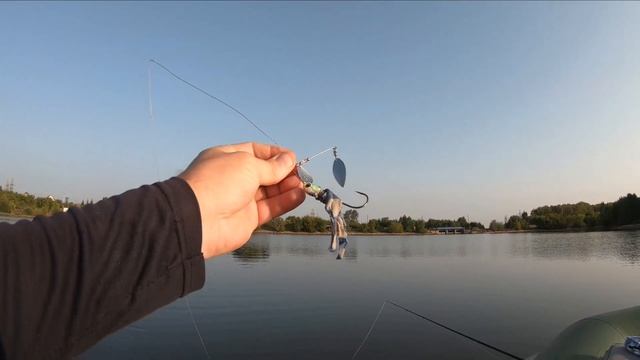 Ловля щуки на мелководье на воблер Kanata от Bearking и спиннербейт от Lucky John Shock Blade смотреть онлайн