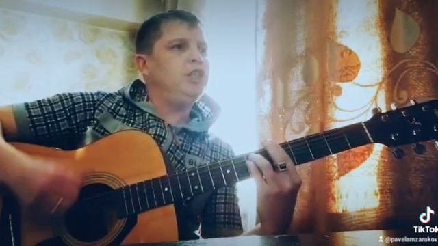 Прогулки по воде наутилус гитара. Молодой гитарист гуляет по городу. наутилус помпилиус клипы песня. андрей наутилус полное видео. смотреть ролик аккорда.